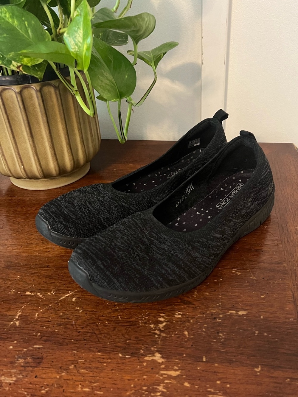 Sketchers air cooled memory foam Slip-On Comfort Shoe - Black size 10